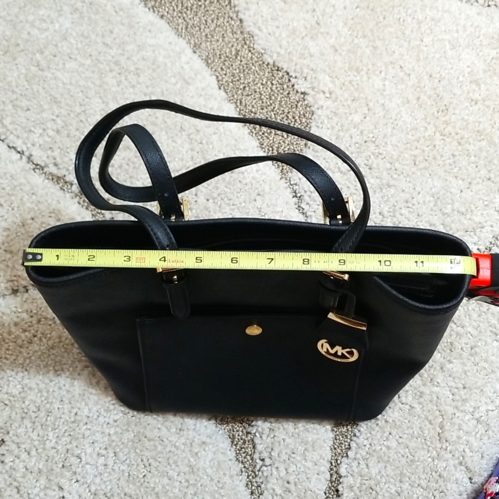 Michael Kors jet set large tote in black w/gold accents - Picture 12 of 14